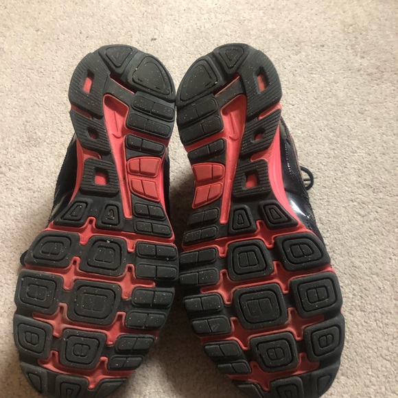 Nike Shoes - Picture 4 of 4